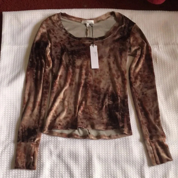 NWT Red Haute Velour Basic Crew Tee Small - Picture 7 of 11